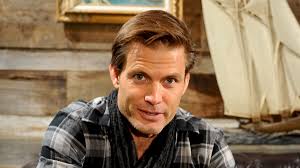 How tall is Casper Van Dien?